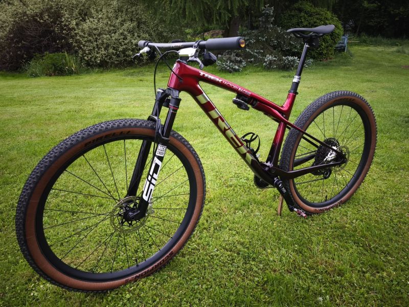 TREK SUPERCALIBER SLR 9.9 Flight Attendant Gen2