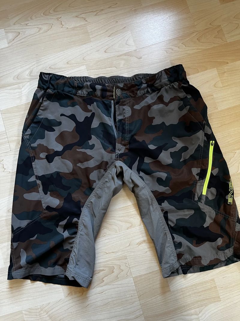 Balík oblečení- kraťasy a dresy