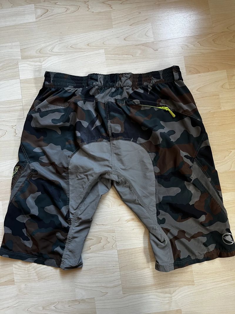 Balík oblečení- kraťasy a dresy