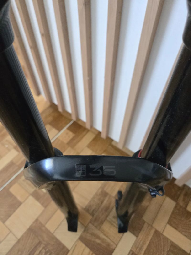 Vydlice Rockshox 35 RL Gold Černá