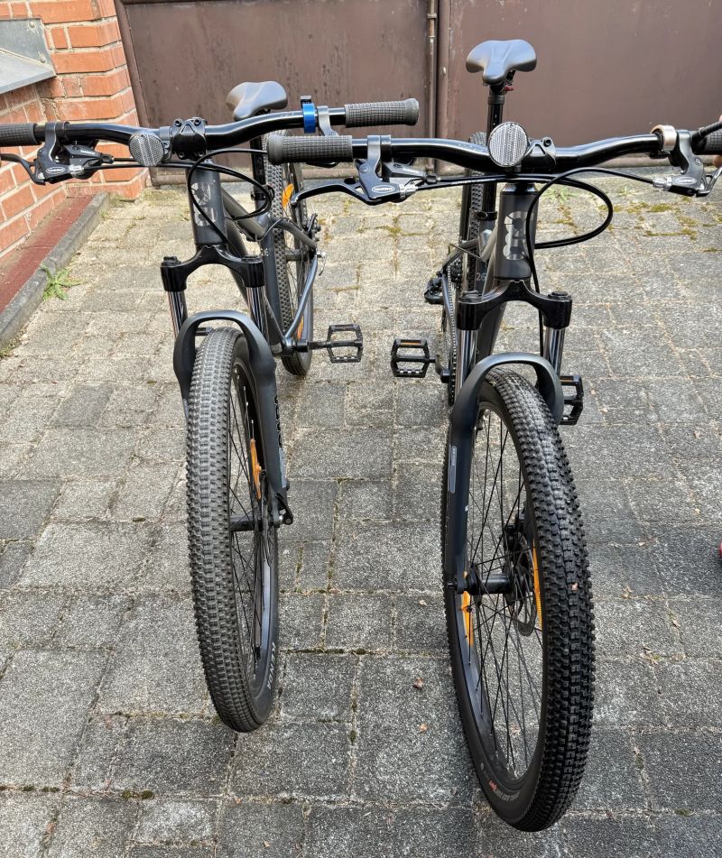 Growbike 26 pro 10-12 let (dvě stejná juniorská kola ve skvělém stavu, téměř neježděná)