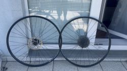 Kola 28"/29" Shimano Deore • Komplet s kotouči a kazetou