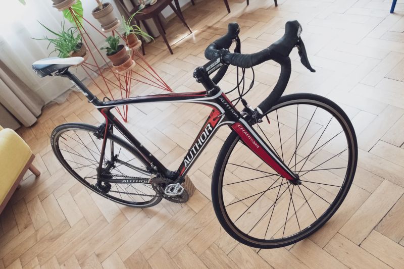 SILNIČNÍ KOLO AUTHOR CHARISMA 55 (KARBON, 7,9 kg) – TOP STAV