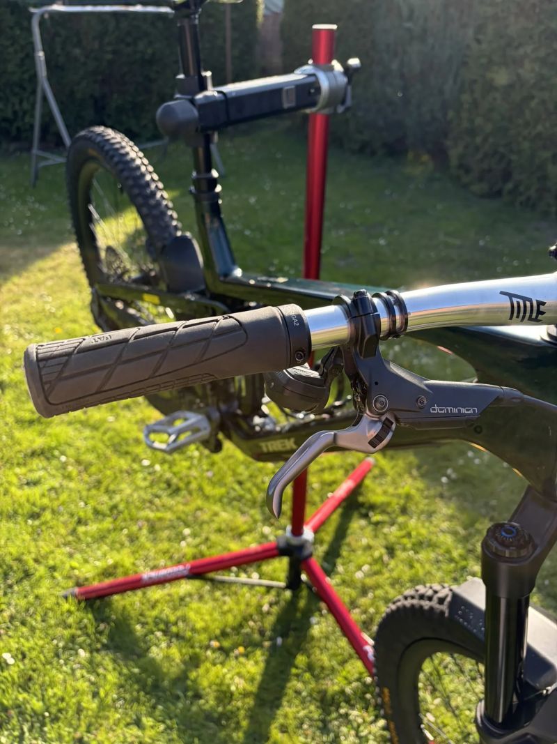 "custom" Trek Slash 6. generace 9.8 GX AXS T-Type