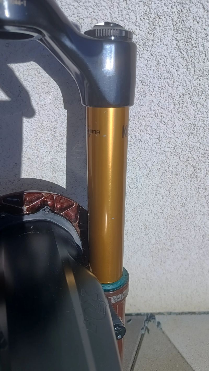 *LIMITKA* Root Beer Fox Factory Grip 2 160mm + blatníček