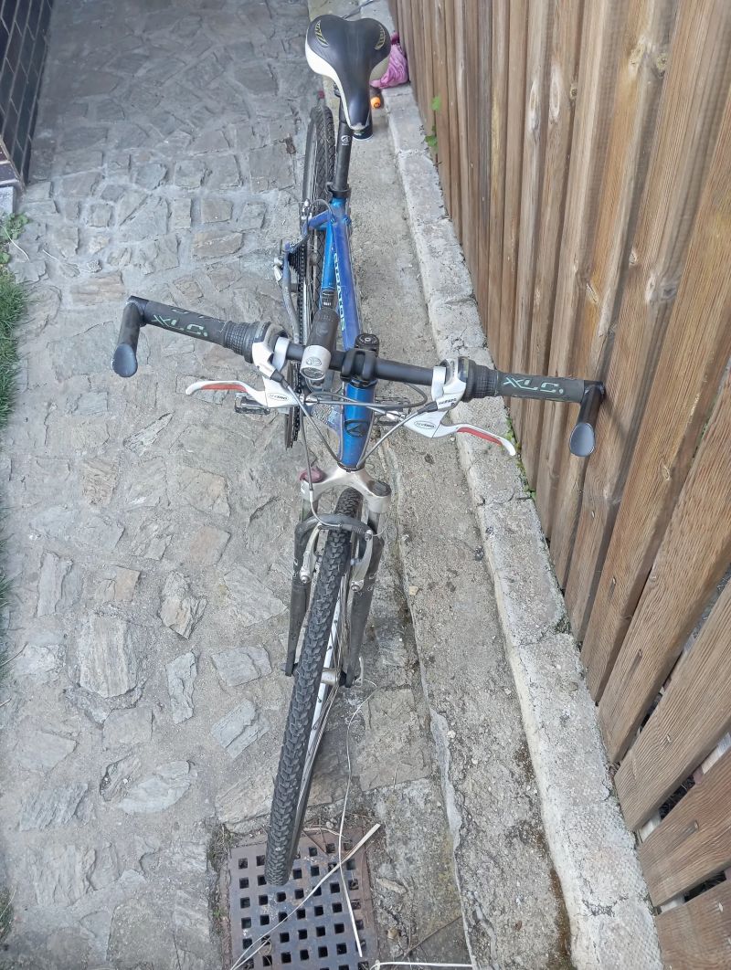 Author Stratos, velikost 20