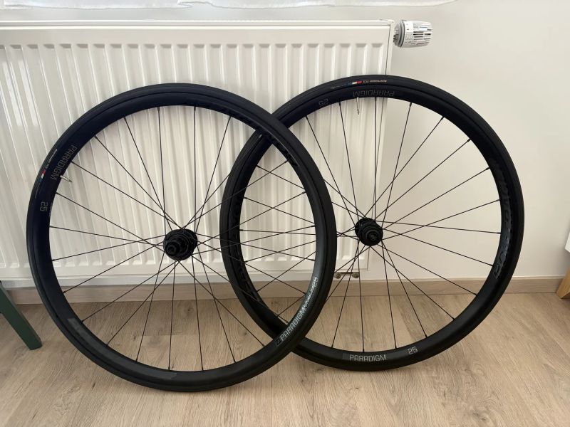 Bontrager Paradigm Comp 25 + TLR sada