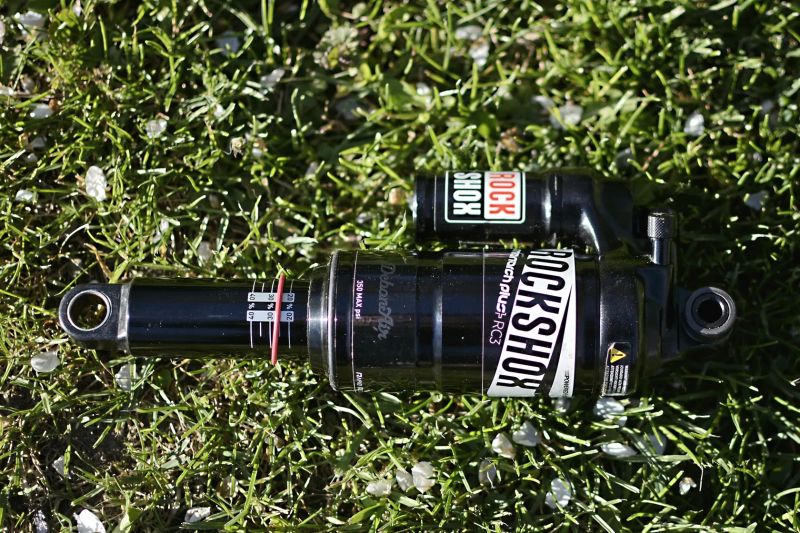 RockShox Monarch Plus RC3 DebonAir, Tune-midreb/midcomp (provedení: 216 / 63,5 mm)