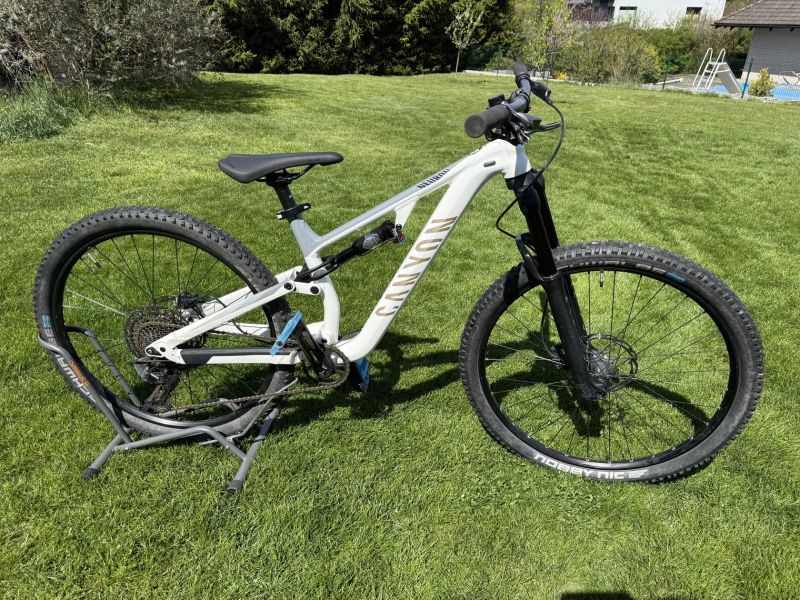 Canyon Neuron Young Hero, vel. XS