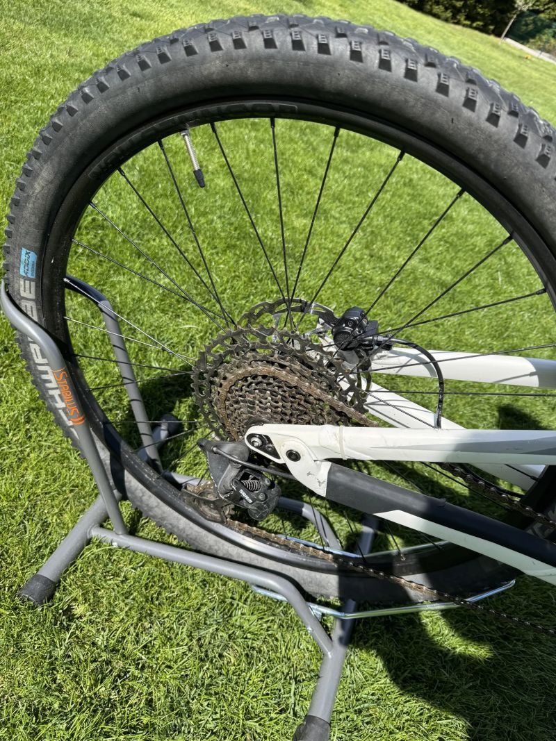 Canyon Neuron Young Hero, vel. XS