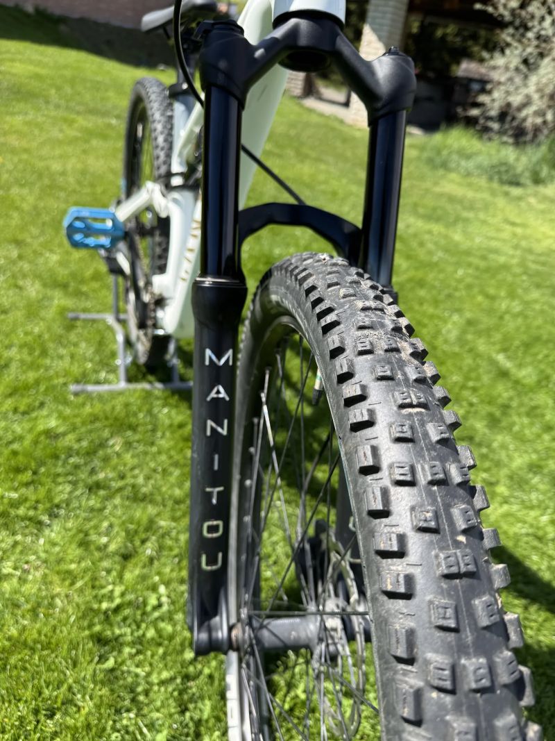 Canyon Neuron Young Hero, vel. XS