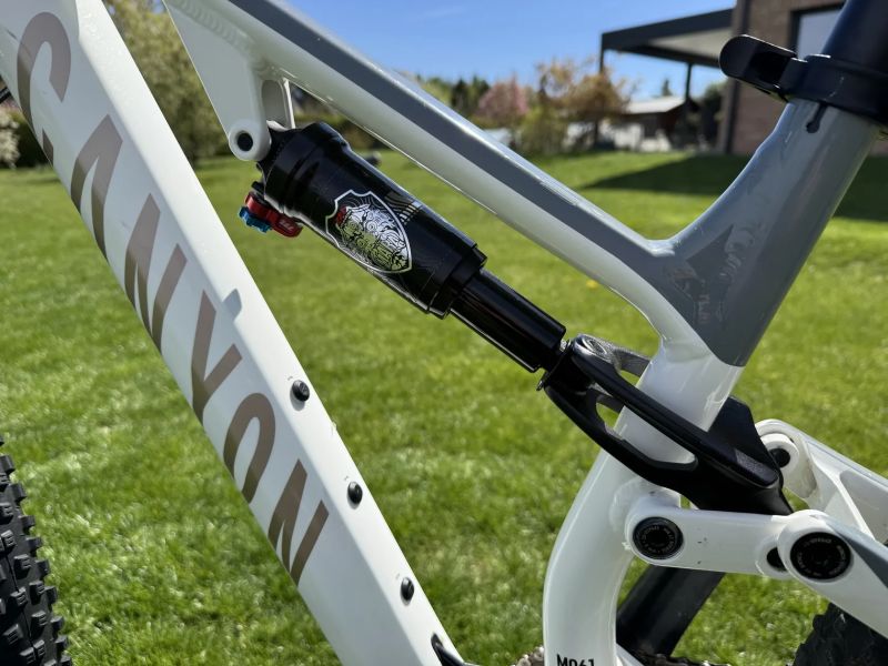 Canyon Neuron Young Hero, vel. XS