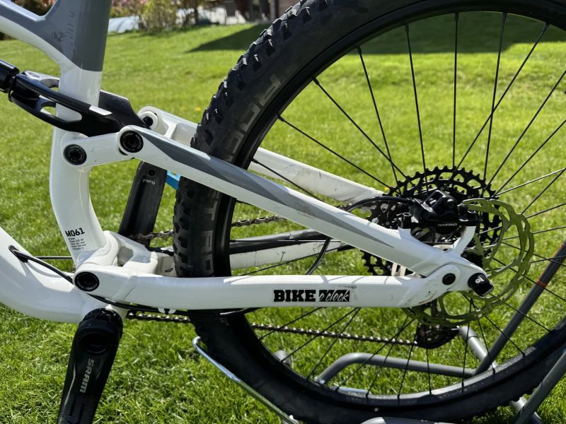 Canyon Neuron Young Hero, vel. XS