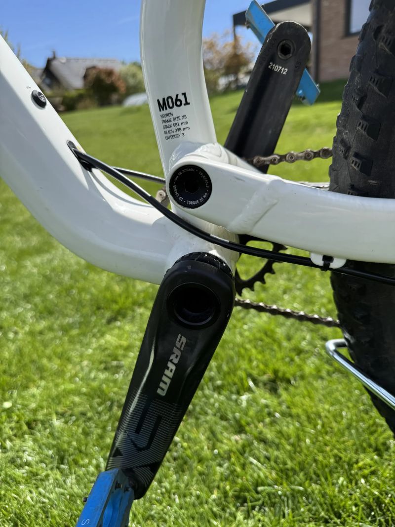 Canyon Neuron Young Hero, vel. XS