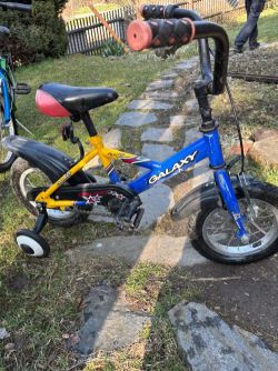 Dětské kolo 12,5'' s přídavnými kolečky