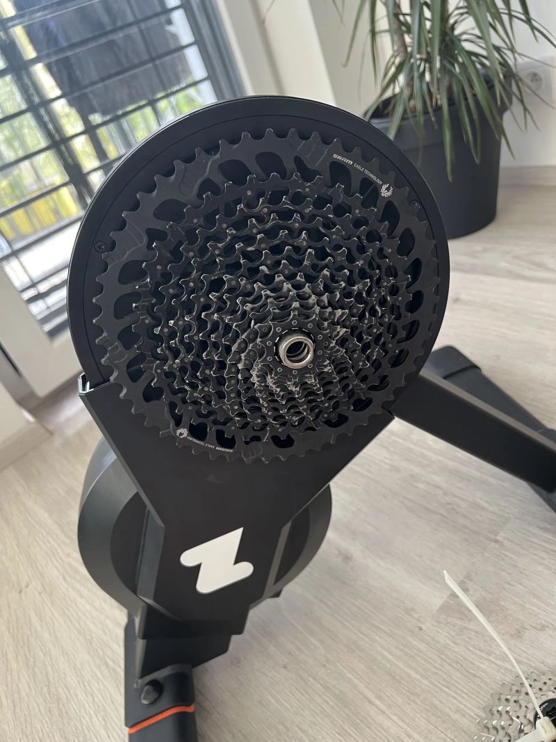 Zwift hub cyklistický trenažér 