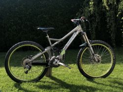 Celoodpružené kolo GIANT M, 26’