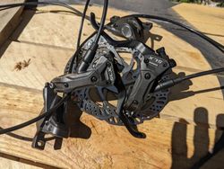 Brzdy Shimano SLX + nové kotouče TOP stav