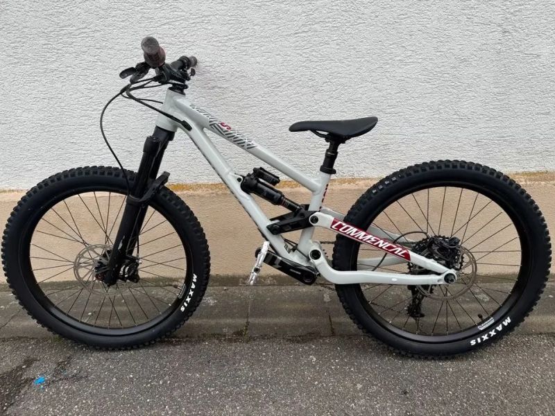 Cube stereo 240 pro, Scott Roxter a speedster 24,Commencal Meta 24, Ramones 24, Clash 24