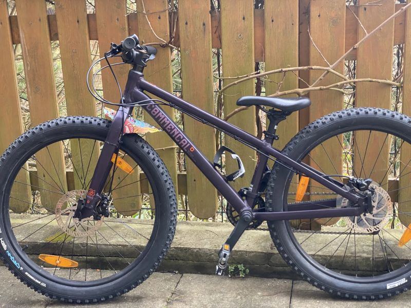 Cube stereo 240 pro, Scott Roxter a speedster 24,Commencal Meta 24, Ramones 24, Clash 24