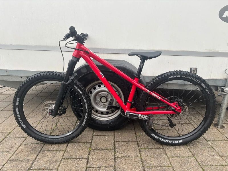 Cube stereo 240 pro, Scott Roxter a speedster 24,Commencal Meta 24, Ramones 24, Clash 24