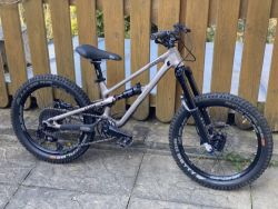 Commencal Clash 20, Norco Fluid 20, Naloo Mountain jack 20, Scott Scale RC 200 dětské celopéro