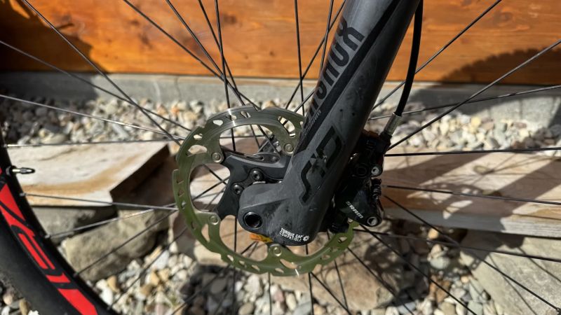  Prodám horské kolo Specialized Epic Expert Carbon modelový rok 2020. Velikost M. Velice dobrý stav,