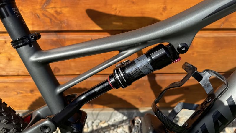  Prodám horské kolo Specialized Epic Expert Carbon modelový rok 2020. Velikost M. Velice dobrý stav,