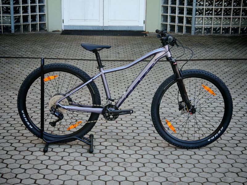 Scott Contessa Active 20