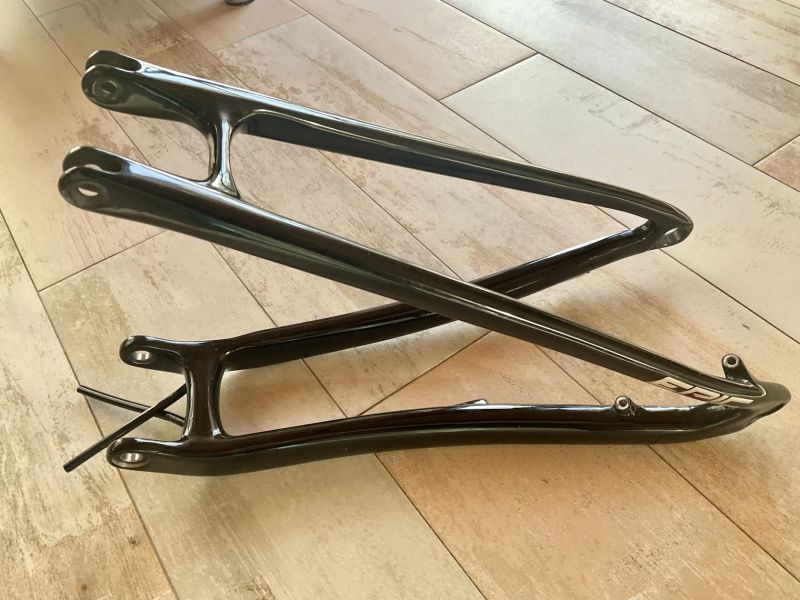 Zadní stavba Specialized Epic EVO S-works 