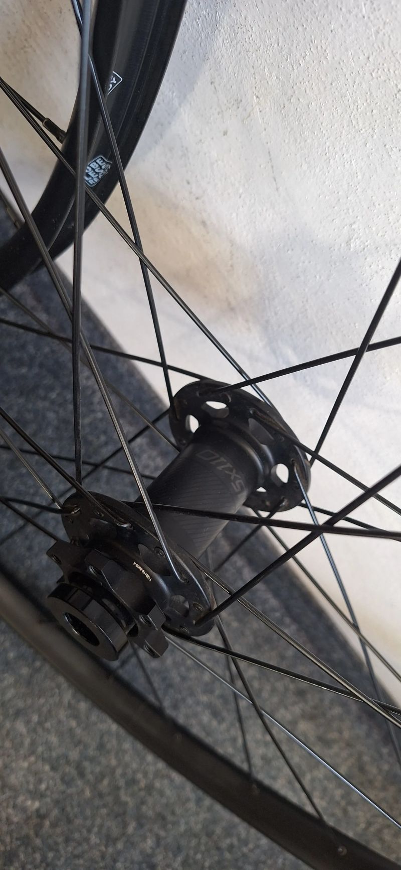 Výplety na horské kolo 622 x 25, přední náboj 15 x110, zadní náboj 12 x 148, průmyslová ložiska