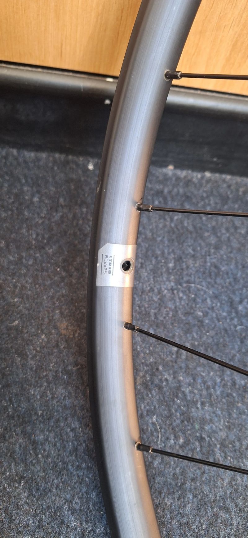 Výplety na horské kolo 622 x 25, přední náboj 15 x110, zadní náboj 12 x 148, průmyslová ložiska