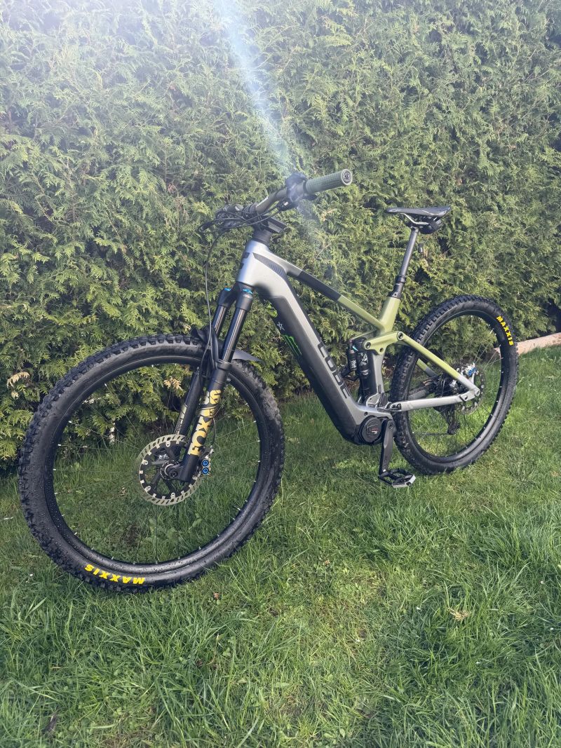 Cube stereo hybrid 140