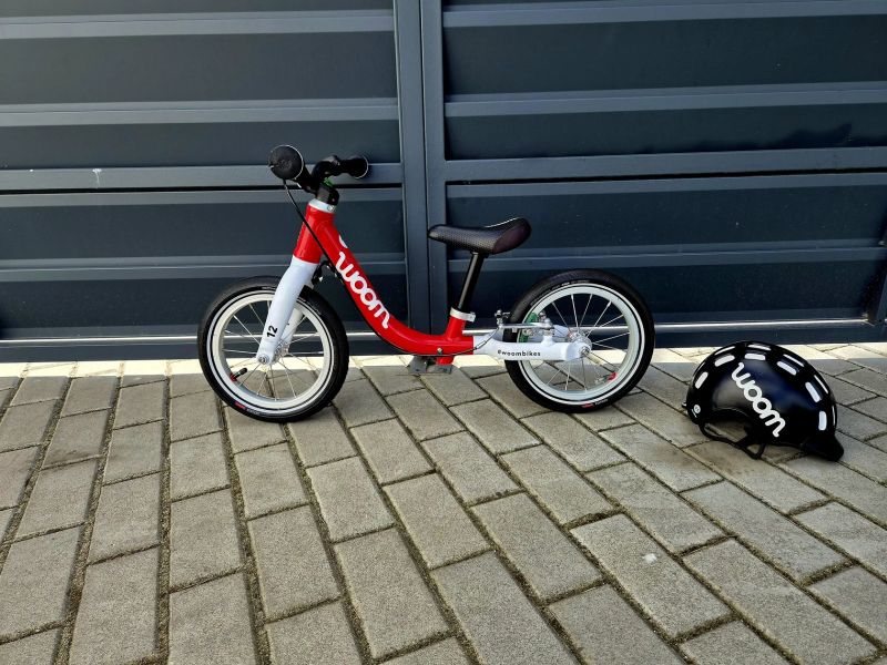 (83) Dětské lehké odrážedlo Woom 1 + Helma Woom