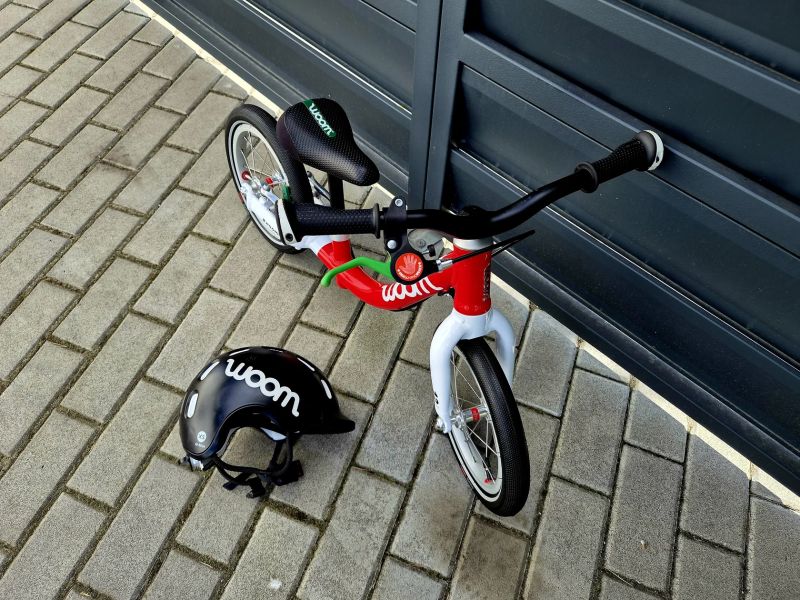 (83) Dětské lehké odrážedlo Woom 1 + Helma Woom