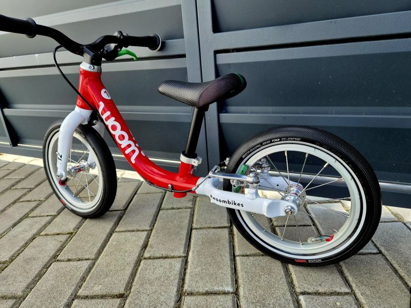 (83) Dětské lehké odrážedlo Woom 1 + Helma Woom