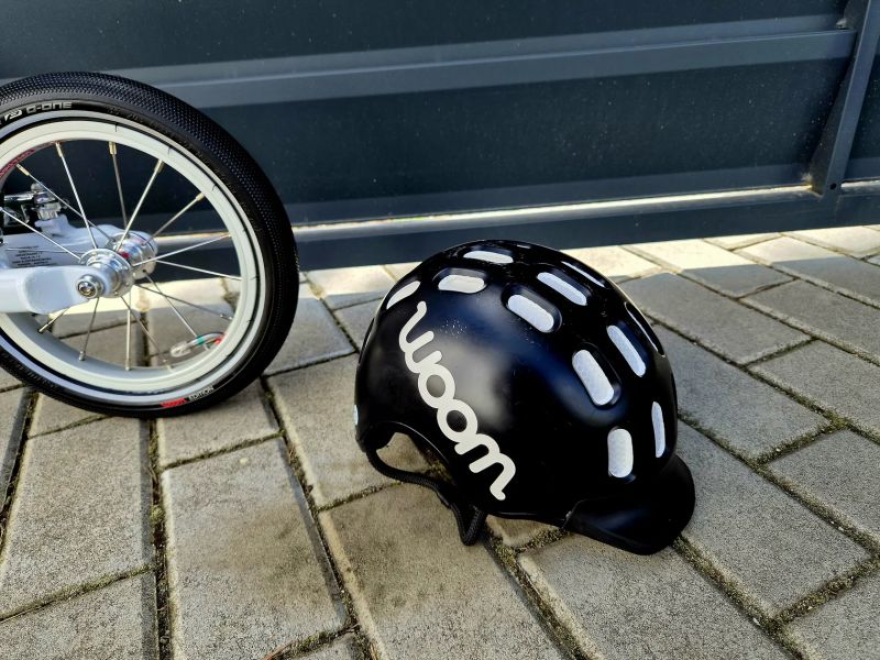 (83) Dětské lehké odrážedlo Woom 1 + Helma Woom