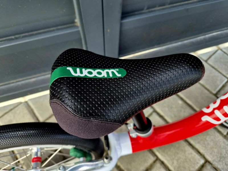 (83) Dětské lehké odrážedlo Woom 1 + Helma Woom