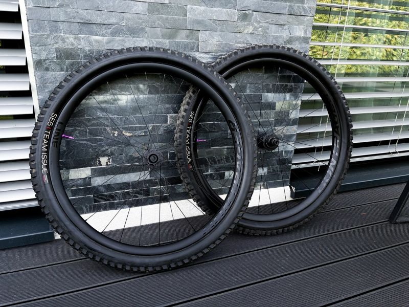 Karbonová kola Bontrager Line Pro 30