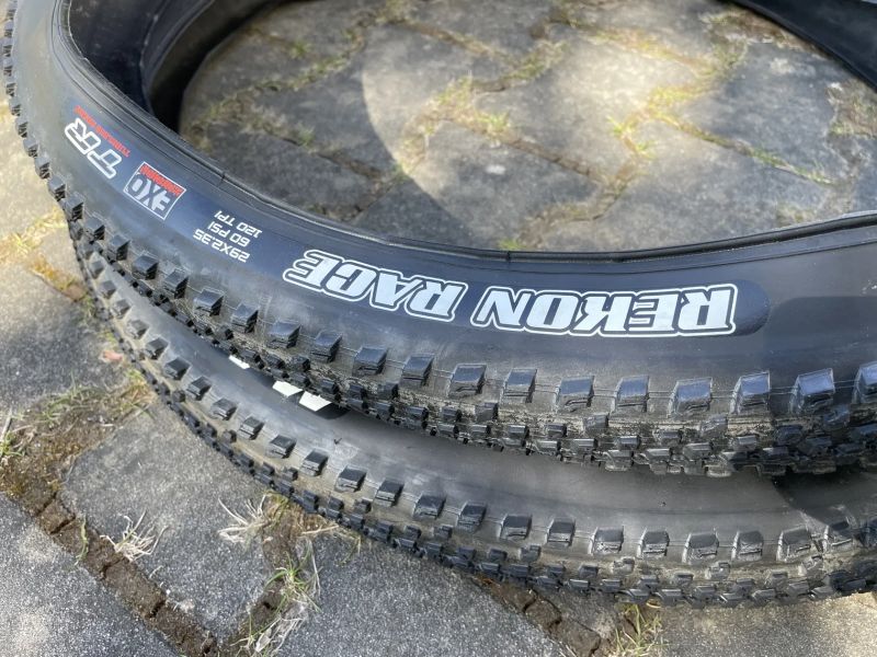Plášť MAXXIS Recon Race 29x2.35 EXO TR 120TPI 60PSI