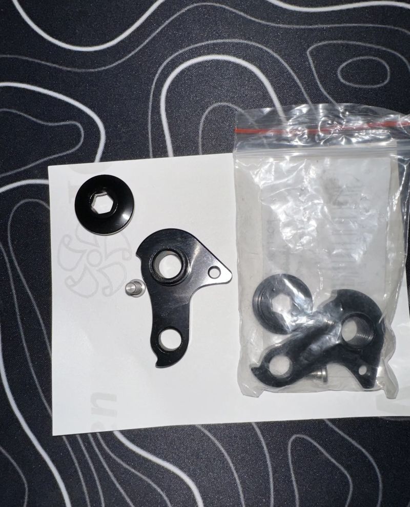 Patky Mondraker M066 M068