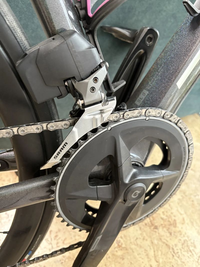 Trek Emonda SL 6 eTap - karbon, elektrické řazení SRAM Rival AXS 2x12