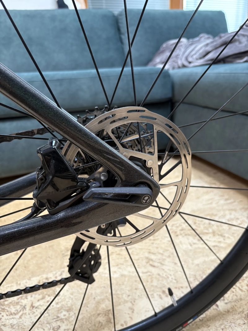 Trek Emonda SL 6 eTap - karbon, elektrické řazení SRAM Rival AXS 2x12