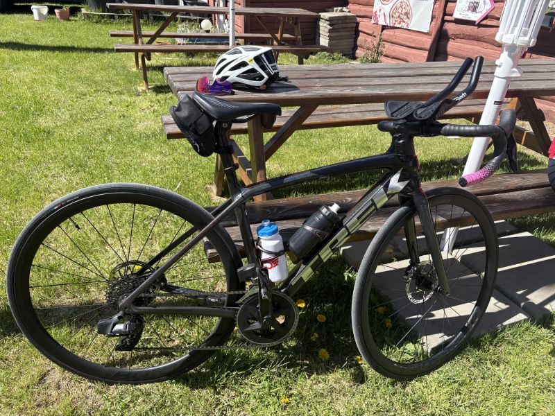 Trek Emonda SL 6 eTap - karbon, elektrické řazení SRAM Rival AXS 2x12