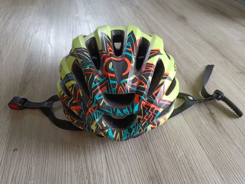 Prodám dětskou helmu GIRO 50-57 cm