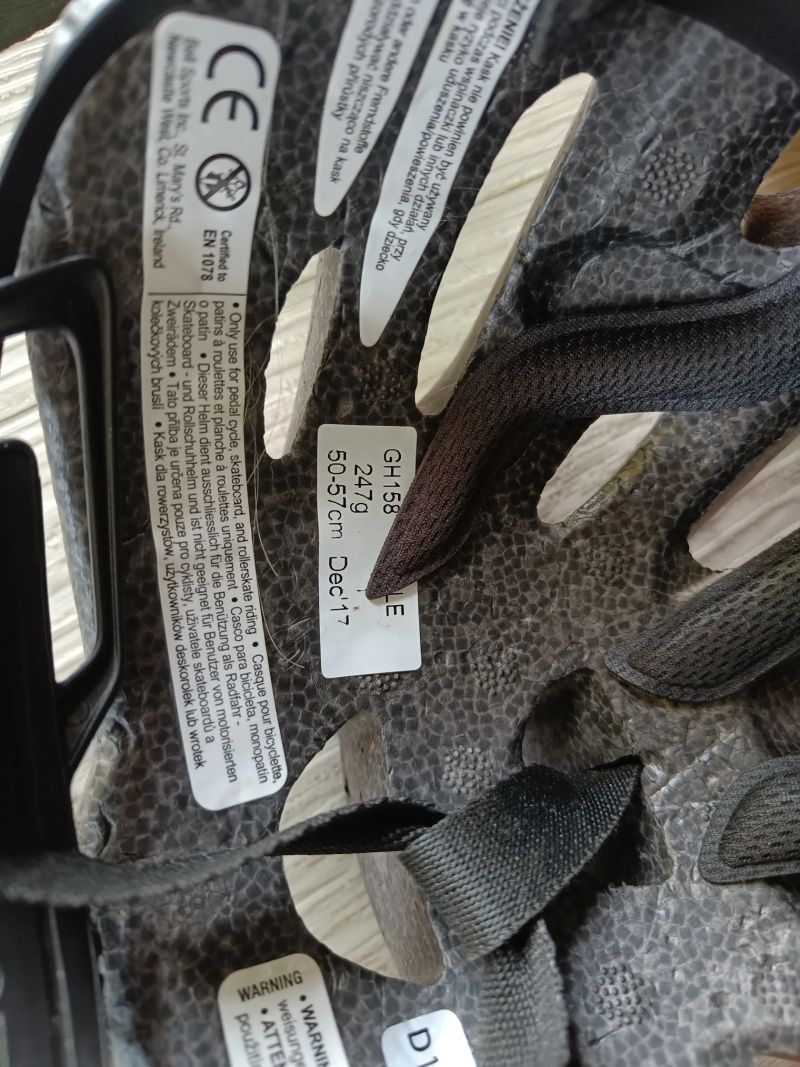 Prodám dětskou helmu GIRO 50-57 cm