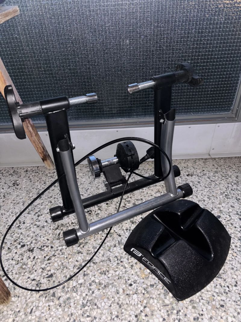 FORCE BASIC MAGNETIC 400watt + podložka pod kolo