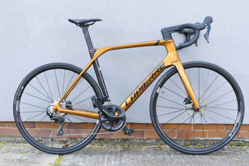 Predám cestný karbonový bicykel LAPIERRE Aircode DRS 5.0 