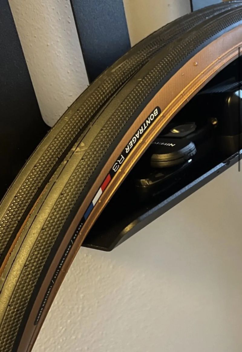 Pláště Bontranger R3 700x28 NOVÉ 2 ks z kola Trek Madone