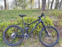 Cube Stereo 140 HPC, carbon, 27.5" hezký bajk na traily velikost L